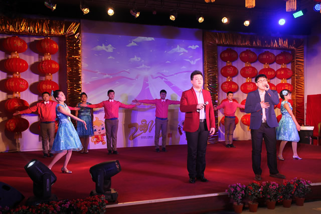 河北(běi)東方召開2015年總結表彰暨2016年迎新春聯歡會(huì)